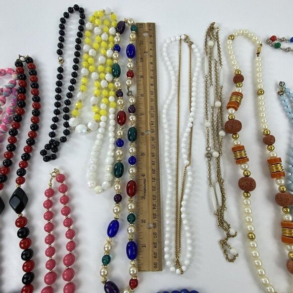 Vintage Costume Jewelry Lot 80's Jewelry 20 Necklaces 1 Pair Clip On Earrings - Picture 8 of 10